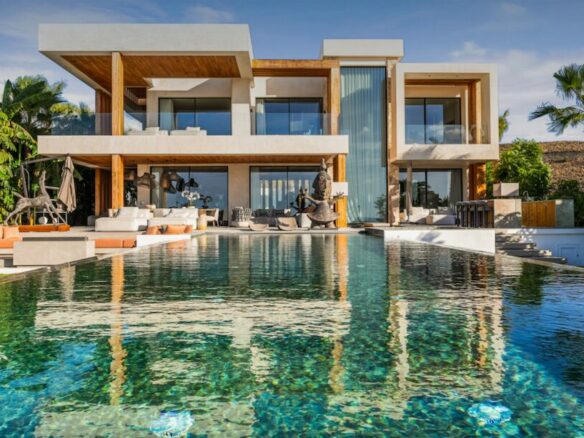 🔥 SOLD 🏡 Stunning Brand-New Contemporary Villa with Breathtaking 🌊 Sea, ⛳ Golf & 🏊‍♂️ Infinity Pool Views in Los Flamingos Golf Resort 🔥