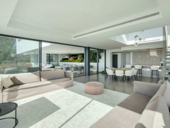 🏡 For Sale: Spectacular Modern Villa in La Quinta, Benahavís 🌅✨ Gated – Sea Views