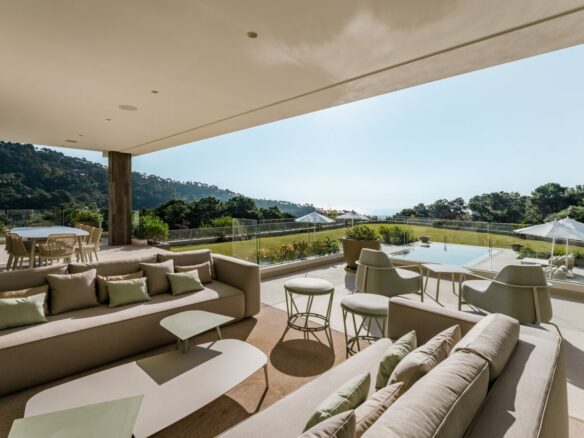 For sale 💰 Modern Villa  with Panoramic Views in La Zagaleta, Benahavis 🌟