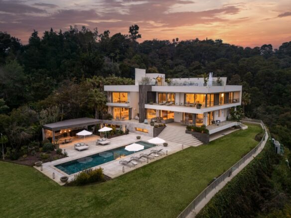 For sale 💰 Modern Villa  with Panoramic Views in La Zagaleta, Benahavis 🌟