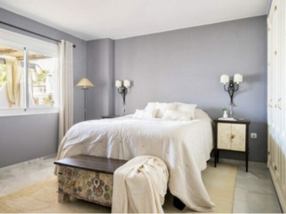 Los Naranjos 🏡 Reformed 2B Penthouse Apartment for Sale – Nueva Andalucia