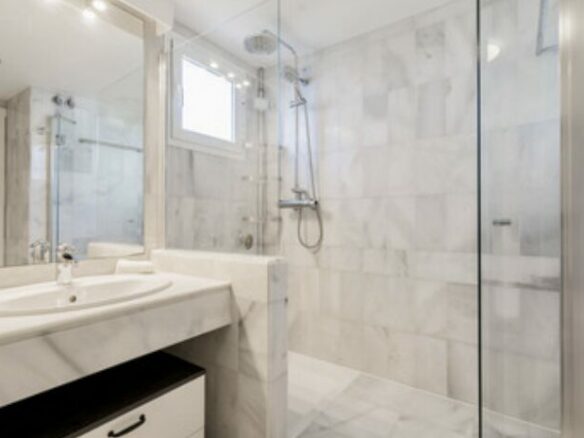 Los Naranjos 🏡 Reformed 2B Penthouse Apartment for Sale – Nueva Andalucia