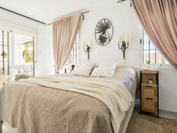 Los Naranjos 🏡 Reformed 2B Penthouse Apartment for Sale – Nueva Andalucia