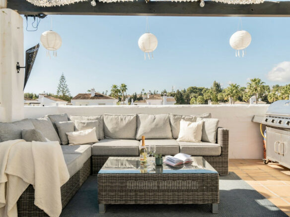 Los Naranjos 🏡 Reformed 2B Penthouse Apartment for Sale – Nueva Andalucia