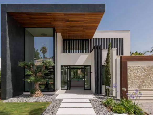🏡 NUEVA ANDALUCÍA, MARBELLA 🌴☀️  💎 Modern 5B Villa for Sale & Rent 💎