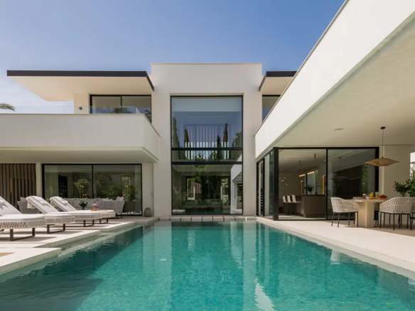 🏡 NUEVA ANDALUCÍA, MARBELLA 🌴☀️  💎 Modern 5B Villa for Sale & Rent 💎