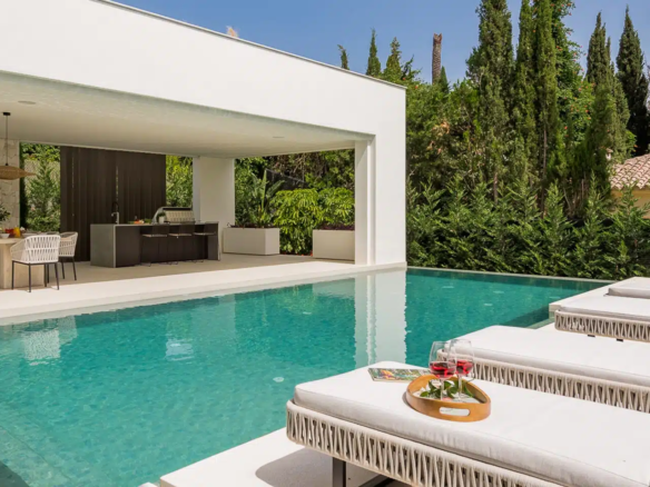 🏡 NUEVA ANDALUCÍA, MARBELLA 🌴☀️  💎 Modern 5B Villa for Sale & Rent 💎
