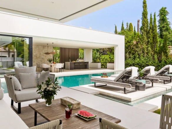 🏡 NUEVA ANDALUCÍA, MARBELLA 🌴☀️  💎 Modern 5B Villa for Sale & Rent 💎