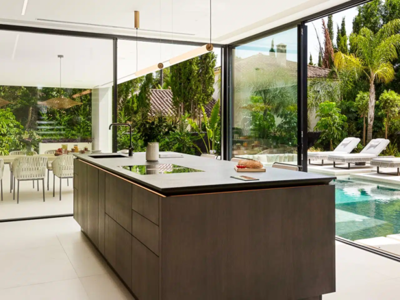 🏡 NUEVA ANDALUCÍA, MARBELLA 🌴☀️  💎 Modern 5B Villa for Sale & Rent 💎