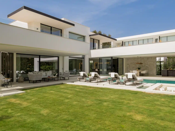 🏡 NUEVA ANDALUCÍA, MARBELLA 🌴☀️  💎 Modern 5B Villa for Sale & Rent 💎