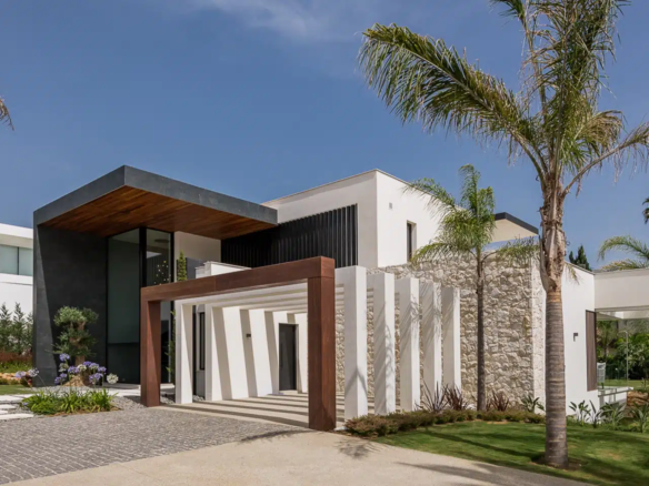 🏡 NUEVA ANDALUCÍA, MARBELLA 🌴☀️  💎 Modern 5B Villa for Sale & Rent 💎