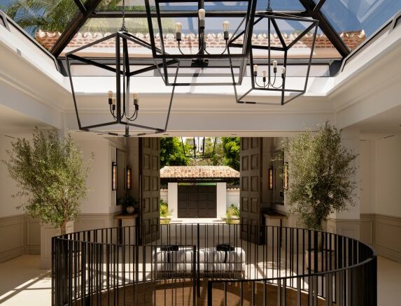 🔥 For Sale | 🌴 Turnkey 6-Bedroom Quality Mansion with Beach Club in Nueva Andalucía, Marbella 🏡🌟