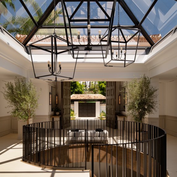 🔥 For Sale | 🌴 Turnkey 6-Bedroom Quality Mansion with Beach Club in Nueva Andalucía, Marbella 🏡🌟