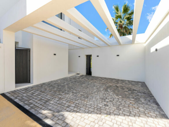 SOLD – Benahavís – Modern 4B Villa 🏔️✨ Gated – Seaviews