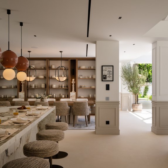 🔥 For Sale | 🌴 Turnkey 6-Bedroom Quality Mansion with Beach Club in Nueva Andalucía, Marbella 🏡🌟
