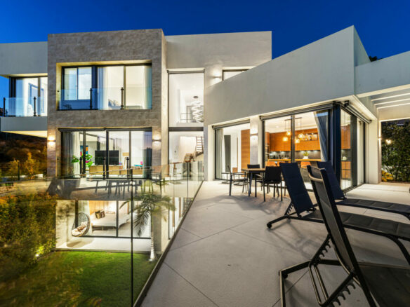 SOLD – Benahavís – Modern 4B Villa 🏔️✨ Gated – Seaviews