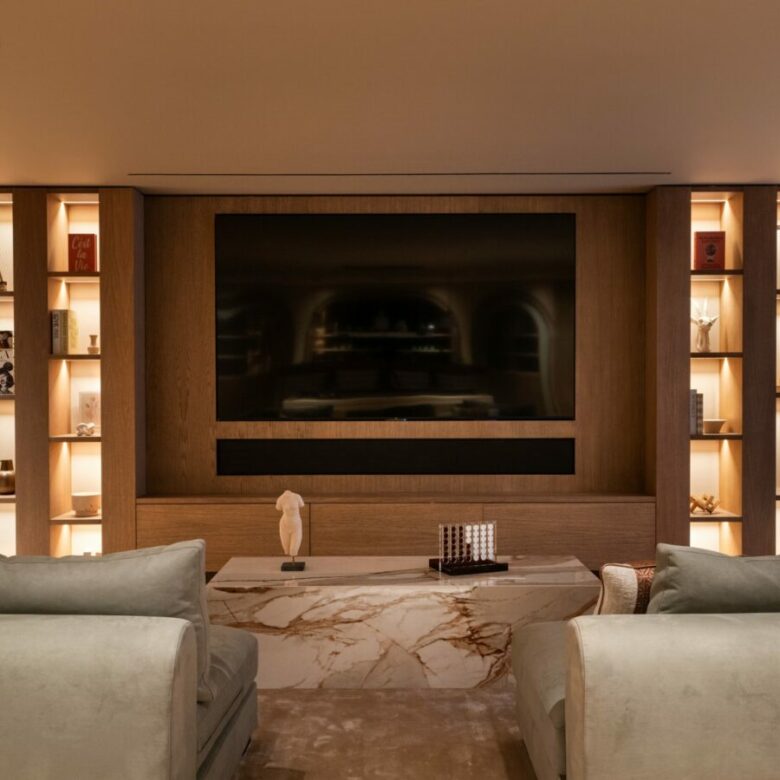 🔥 For Sale | 🌴 Turnkey 6-Bedroom Quality Mansion with Beach Club in Nueva Andalucía, Marbella 🏡🌟