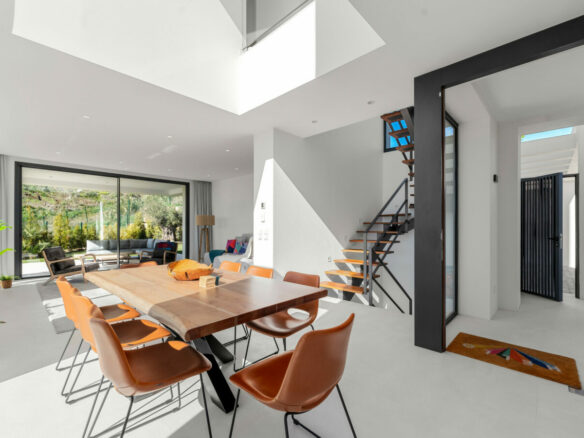 SOLD – Benahavís – Modern 4B Villa 🏔️✨ Gated – Seaviews