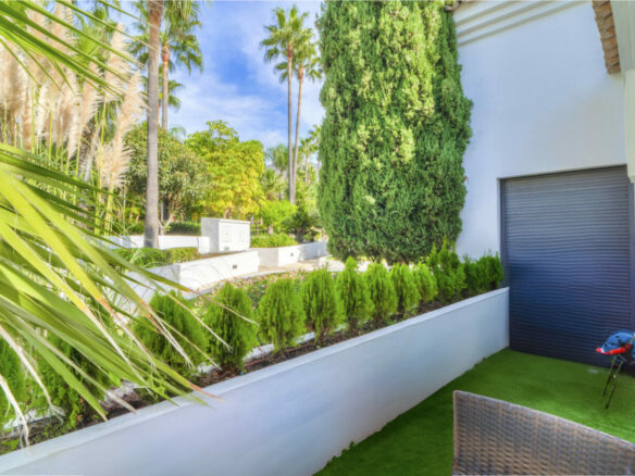For Sale: 5-Bedroom Villa with Sea Views 🌴🌊 Gated – Golden Mile – Marbella