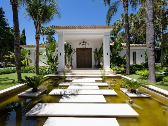 🔥 For Sale | 🌴 Turnkey 6-Bedroom Quality Mansion with Beach Club in Nueva Andalucía, Marbella 🏡🌟