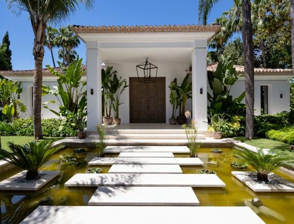 🔥 For Sale | 🌴 Turnkey 6-Bedroom Quality Mansion with Beach Club in Nueva Andalucía, Marbella 🏡🌟