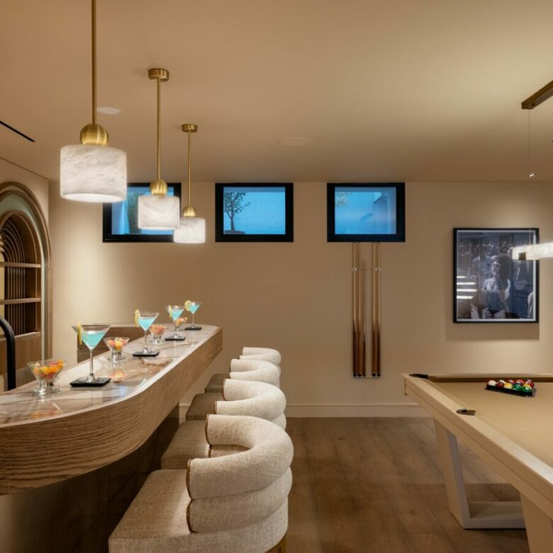 🔥 For Sale | 🌴 Turnkey 6-Bedroom Quality Mansion with Beach Club in Nueva Andalucía, Marbella 🏡🌟