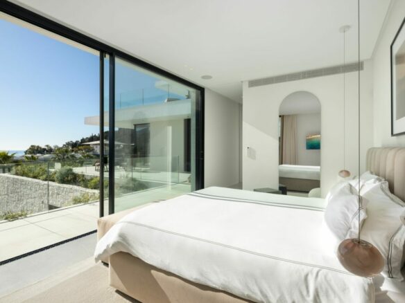 🌟 For Sale – El Madroñal Modern 8B Turnkey Villa 🌟 Sea views – Gated 