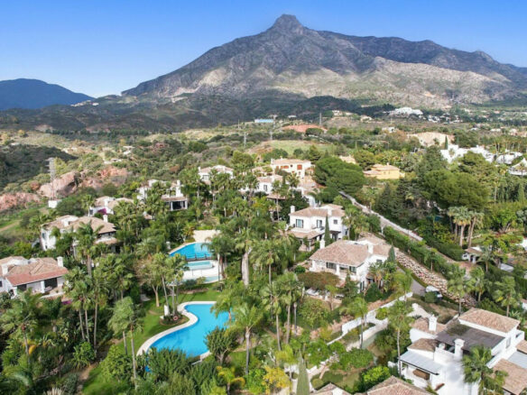 For Sale: Modern 6B Villa in gated Community 🏡✨ – Marbella – Golden Mile 