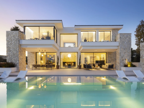 🔥🏡 For Sale – Benahavís 🏡🔥  🌟 2 Modern Turnkey Villas on a hilltop ⛰️ with breathtaking sea views 🌊☀️!