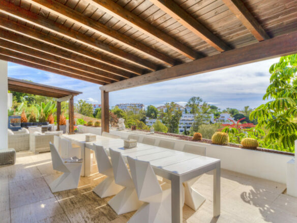 For Sale: 5-Bedroom Villa with Sea Views 🌴🌊 Gated – Golden Mile – Marbella