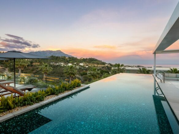 🌟 For Sale – El Madroñal Modern 8B Turnkey Villa 🌟 Sea views – Gated 