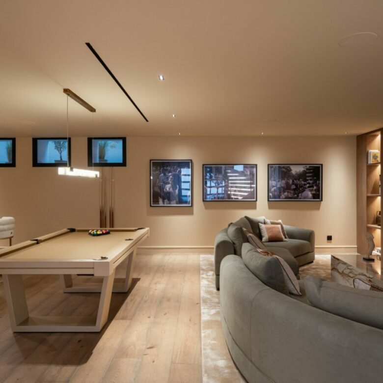 🔥 For Sale | 🌴 Turnkey 6-Bedroom Quality Mansion with Beach Club in Nueva Andalucía, Marbella 🏡🌟