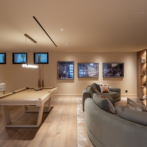 🔥 For Sale | 🌴 Turnkey 6-Bedroom Quality Mansion with Beach Club in Nueva Andalucía, Marbella 🏡🌟