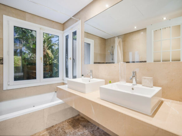 For Sale: Modern 6B Villa in gated Community 🏡✨ – Marbella – Golden Mile 