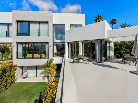 SOLD – Benahavís – Modern 4B Villa 🏔️✨ Gated – Seaviews