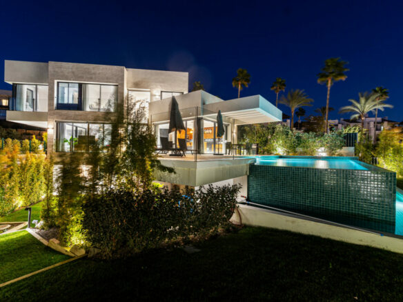 SOLD – Benahavís – Modern 4B Villa 🏔️✨ Gated – Seaviews