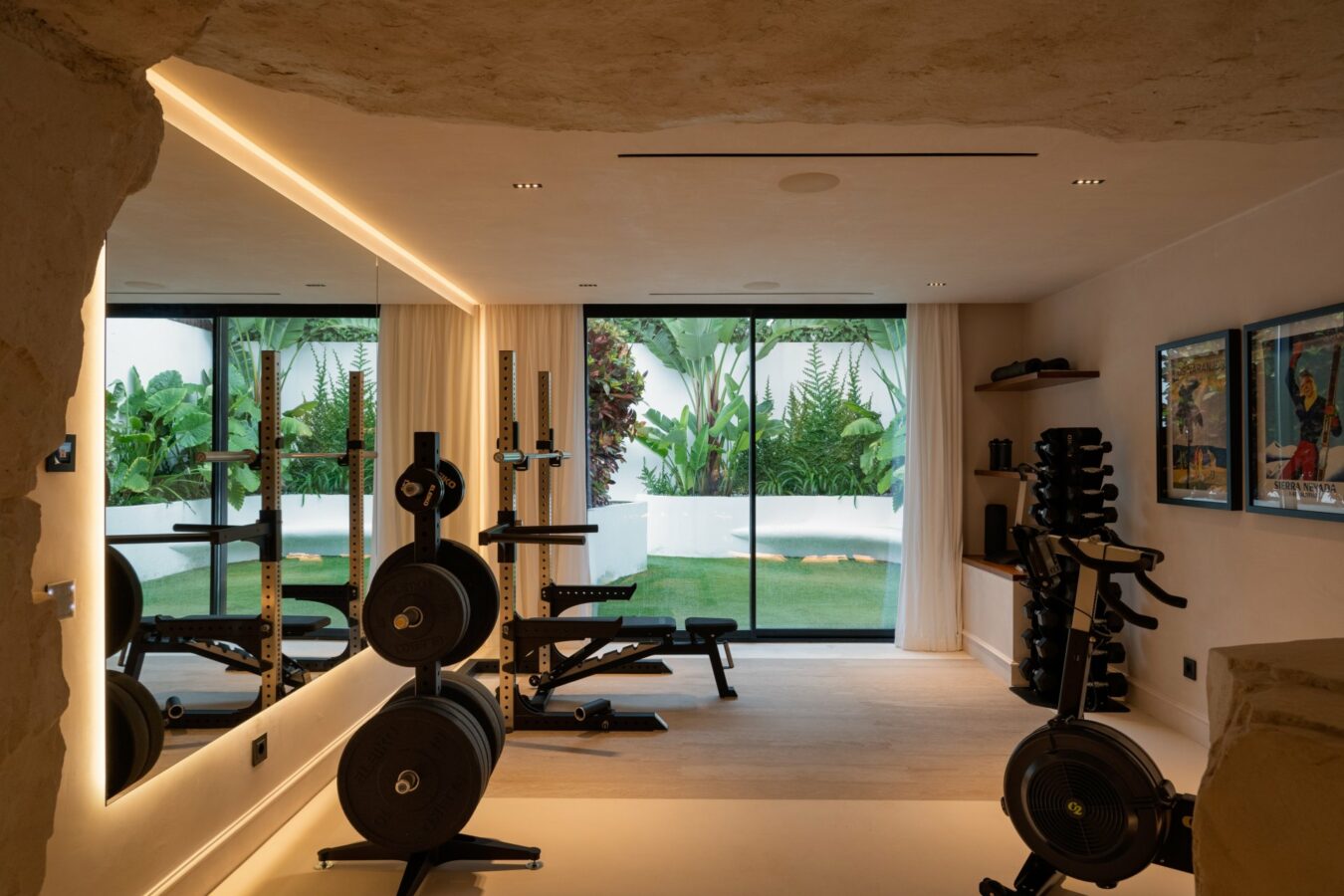 🔥 For Sale | 🌴 Turnkey 6-Bedroom Quality Mansion with Beach Club in Nueva Andalucía, Marbella 🏡🌟