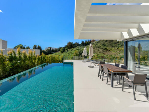 SOLD – Benahavís – Modern 4B Villa 🏔️✨ Gated – Seaviews