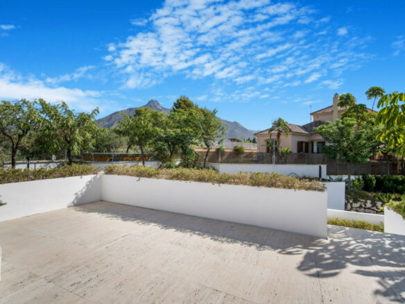 For Sale: Modern 6B Villa in gated Community 🏡✨ – Marbella – Golden Mile 