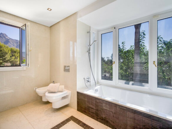 For Sale: Modern 6B Villa in gated Community 🏡✨ – Marbella – Golden Mile 