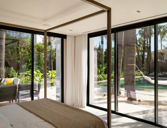 🔥 For Sale | 🌴 Turnkey 6-Bedroom Quality Mansion with Beach Club in Nueva Andalucía, Marbella 🏡🌟