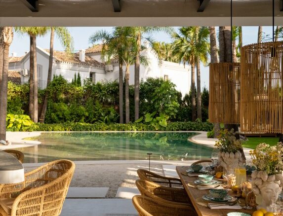 🔥 For Sale | 🌴 Turnkey 6-Bedroom Quality Mansion with Beach Club in Nueva Andalucía, Marbella 🏡🌟