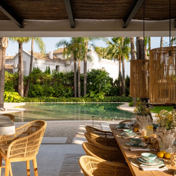 🔥 For Sale | 🌴 Turnkey 6-Bedroom Quality Mansion with Beach Club in Nueva Andalucía, Marbella 🏡🌟