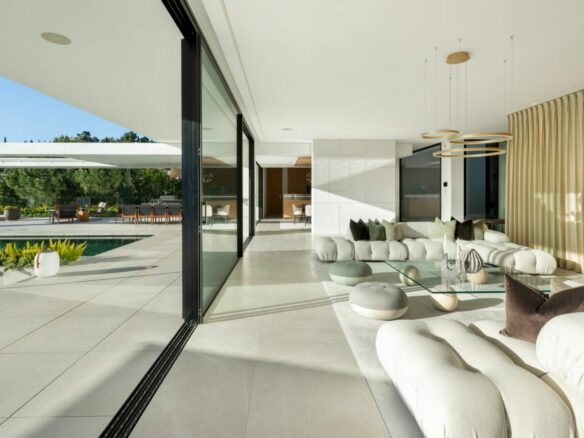 🌟 For Sale – El Madroñal Modern 8B Turnkey Villa 🌟 Sea views – Gated 
