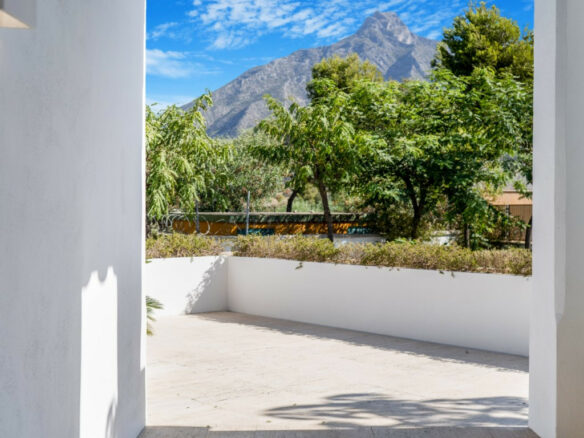 For Sale: Modern 6B Villa in gated Community 🏡✨ – Marbella – Golden Mile 
