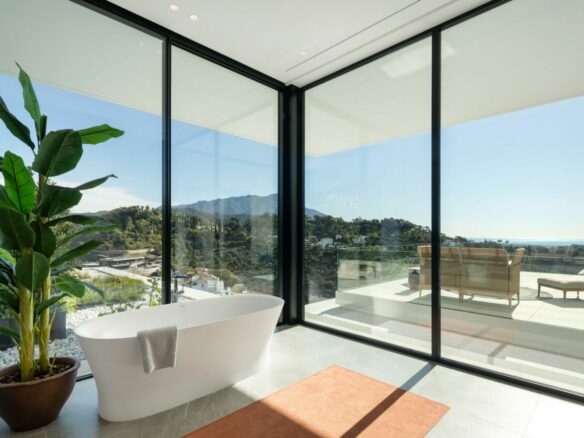 🌟 For Sale – El Madroñal Modern 8B Turnkey Villa 🌟 Sea views – Gated 