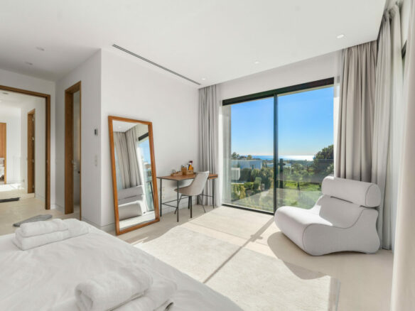 SOLD – Benahavís – Modern 4B Villa 🏔️✨ Gated – Seaviews