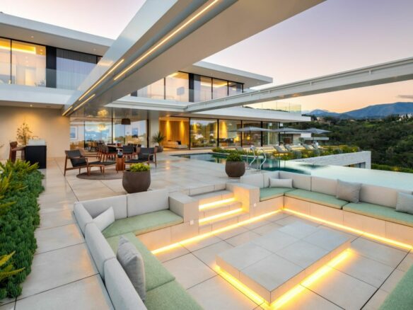 🌟 For Sale – El Madroñal Modern 8B Turnkey Villa 🌟 Sea views – Gated 