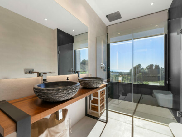 SOLD – Benahavís – Modern 4B Villa 🏔️✨ Gated – Seaviews