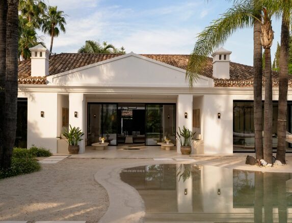 🔥 For Sale | 🌴 Turnkey 6-Bedroom Quality Mansion with Beach Club in Nueva Andalucía, Marbella 🏡🌟